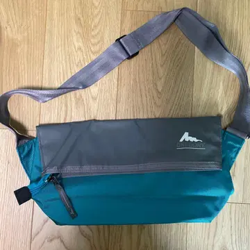 그레고리 숄더백