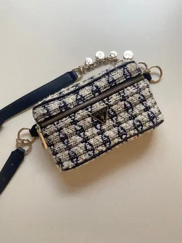 GUESS 게스 트위드 바디백 웨스트 파우치