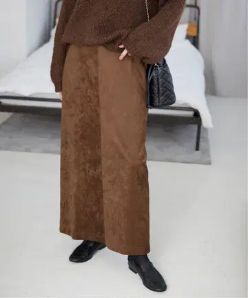 슬로브 이에나 FAKE SUEDE 타이트 스커트