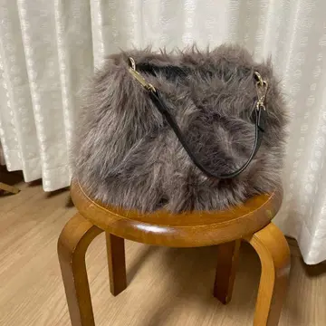 퍼 숄더백 그레이