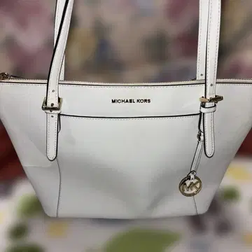 거의 미사용 MICHAEL KORS 화이트 토트백 A4 대용량