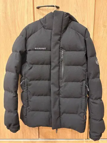 MAMMUT 블랙 로제 다운 자켓