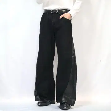 [ 리메이크 ] 재구축 가죽 블랙 데님 와이드 플레어 배기
