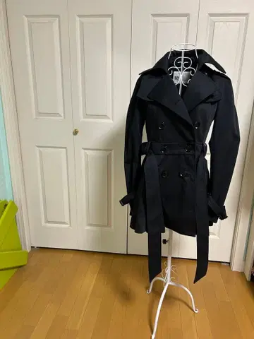 블랙 트렌치코트 더블 브레스트 벨트 포함