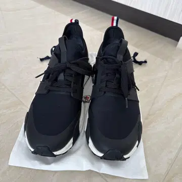 MONCLER 블랙 스니커즈