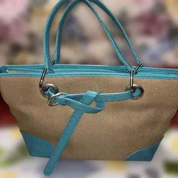 미사용에 가까운 HANAEMORI 베이지와 스카이블루 숄더백