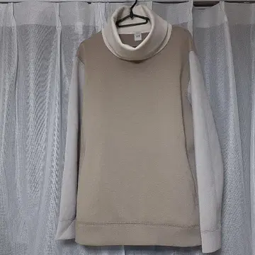 TAKEO KIKUCHI 베이지 하이넥 트레이닝복