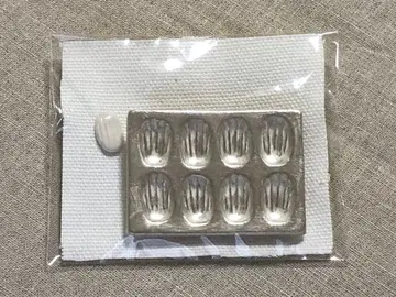 마들렌 모양 브로치