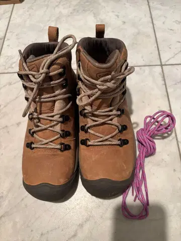 KEEN 피레니즈 등산화 24.5cm