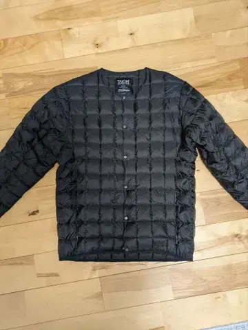 TAION 마운틴 하이 스펙 크루넥 다운 자켓 900FP