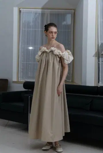 THE TOE Erie Frills Onepiece 베이지