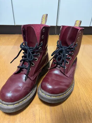 Dr.Martens 8홀 부츠