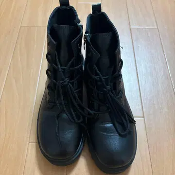 블랙 부츠