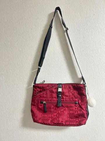 kanana 빨간색 다이아몬드 패턴 숄더백