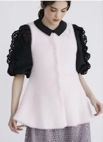 Maglie le cassetto 퍼얀 니트 베스트 펄 버튼