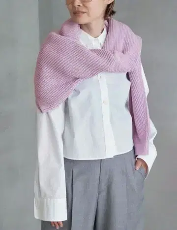 디자인 슬리브 크롭 풀오버