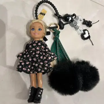 THAura 바비 참 키링