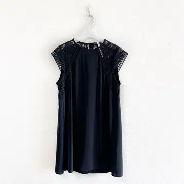 홀리데이 시즌 미사용 자라 레이스 절개 원피스 S 사이즈