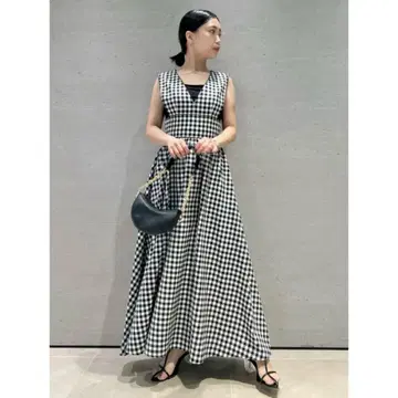 LILY BROWN 미야와키 사쿠라 착용 V넥 원피스