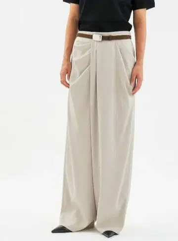 스터닝 루어 와이드 턱 팬츠 라이트 베이지