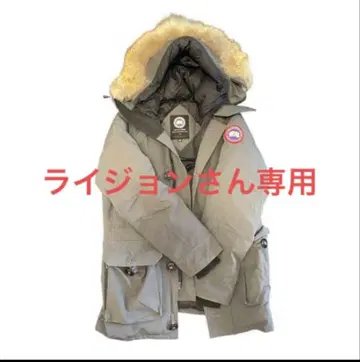 카키 퍼 후드 다운 자켓