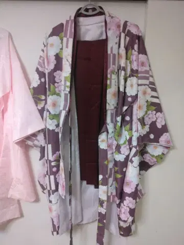 보라색 꽃무늬 하카마 부착 기모노