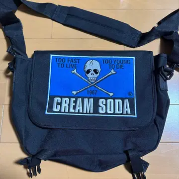 CREAM SODA 숄더백 블랙