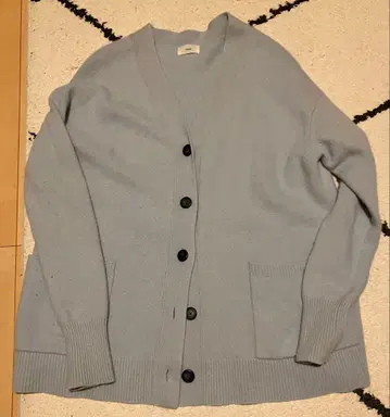 이에나 울 캐시미어 혼방 라이트 블루 가디건