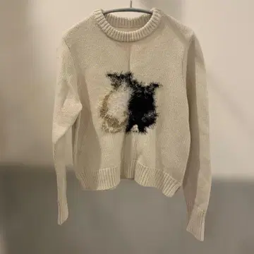 아이보리 니트 스웨터 아트풍 디자인