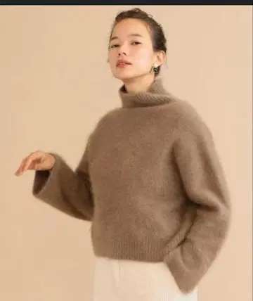 새상품급 BY 애로우즈 헤어리 천축 하이넥 니트