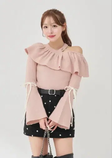 다리치 벨 슬리브 프릴 니트탑