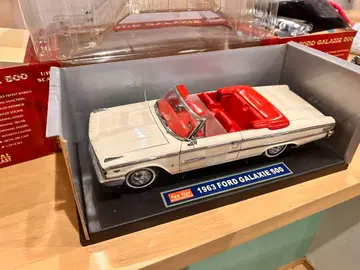 1963 포드 갤럭시 500 1:18 스케일 포드