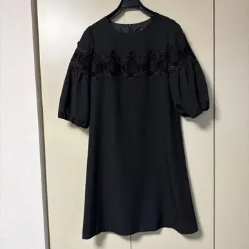 STRAWBERRY-FIELDS 블랙 반팔 원피스