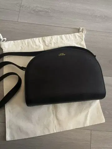 하프문 엠보싱 가공