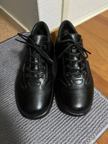 ECCO 블랙 가죽 스니커즈 캐주얼