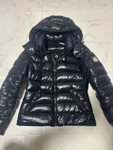 MONCLER 블랙 다운 자켓 후드 부착