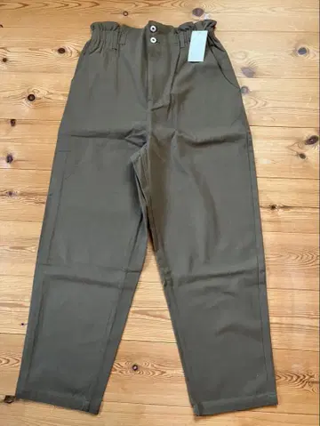 에프카소포 테이퍼드 팬츠 카키