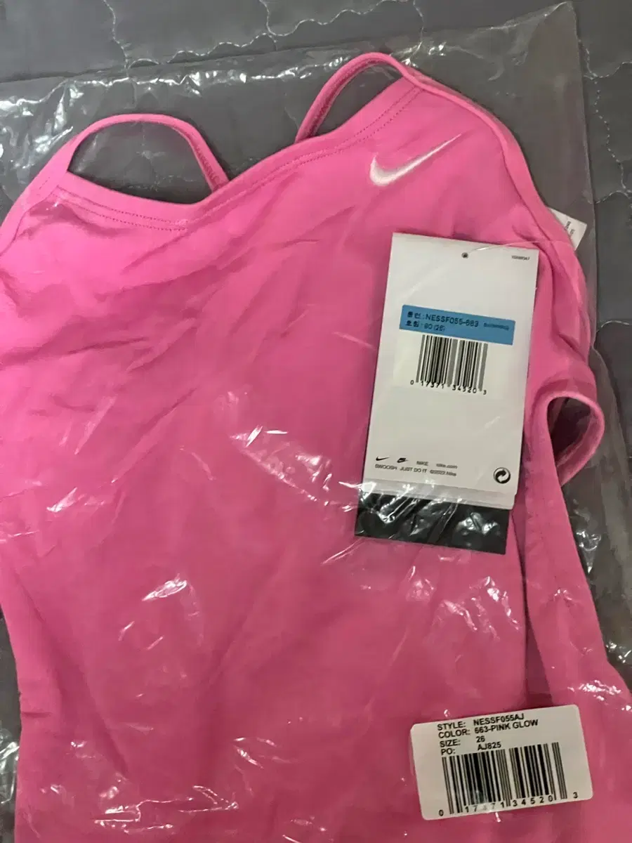 Nike Metallic Swoosh Pink (26)