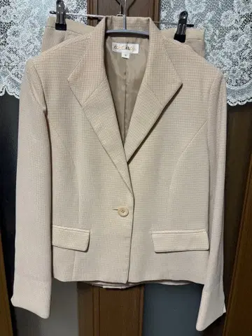 도쿄 소와르 베이지 테일러드 자켓 사이즈 11