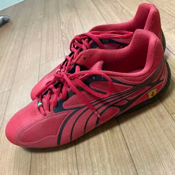 Puma Ferrari 레드 스니커즈 27cm