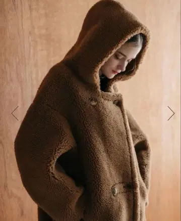 KARRY 칼리 브라운 후드 부착 보아 코트