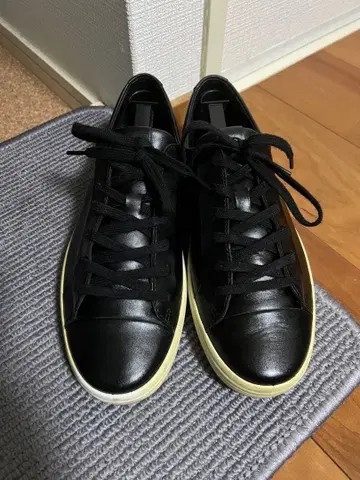 ECCO 블랙 가죽 스니커즈