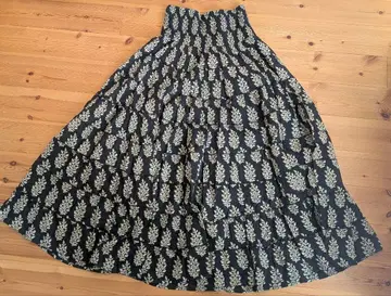 르 쿠르 블랑 나뭇잎 무늬 스커트