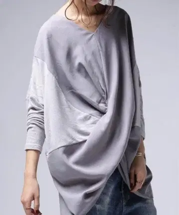 안티카 크로스 디자인 블라우스 antiqua