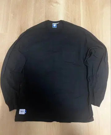 UNDEFEATED STENCIL L/S POCKET TEE 블랙