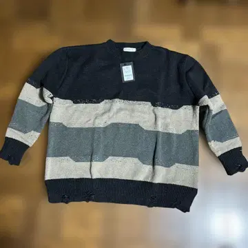 LVEU. 스트라이프 니트 스웨터 F 사이즈