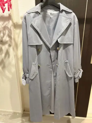 axes femme 트렌치코트 새상품급