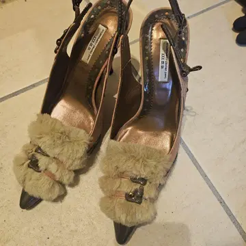 [ SEVEN TWELVE THIRTY ] 새상품급 퍼 달린 하이힐