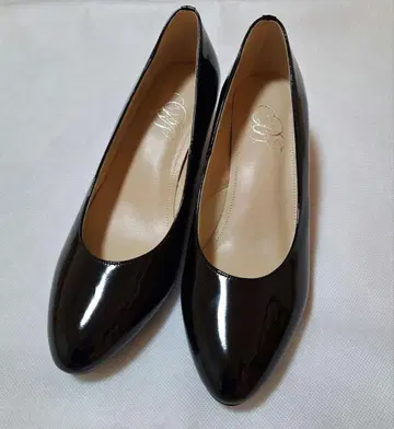 새상품 블랙 펌프스 비어즐리 페이턴트