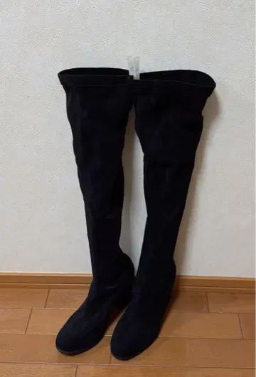 블랙 스웨이드 니하이 부츠 중간 힐